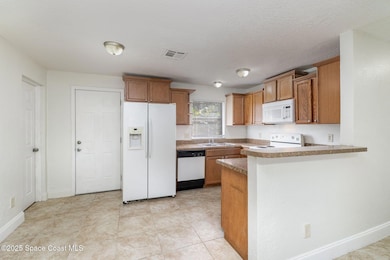 Kitchen Eat-In Area