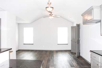 582 E 139th St, Glenpool, OK 74033 - photo 4