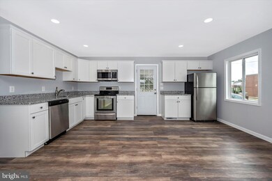 102 Madison St, Frederick, MD 21701 - photo 2