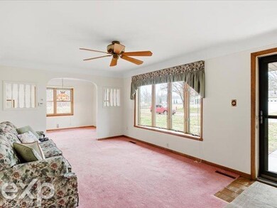 39 S Flower St, Croswell, MI 48422 - photo 4