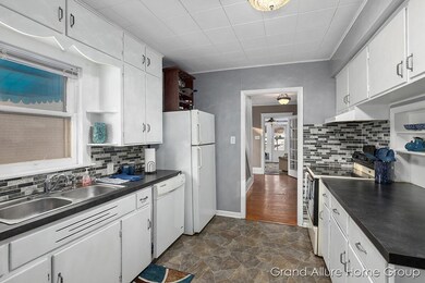 637 W Superior St, Wayland, MI 49348 - photo 3