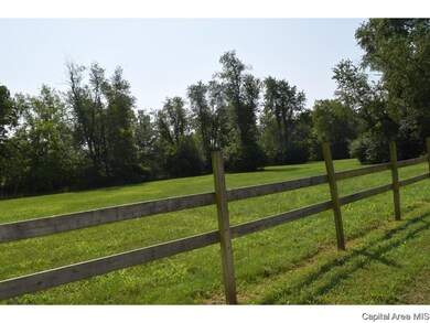 145 Bluebird Ln, Jacksonville, IL 62650 - photo 3