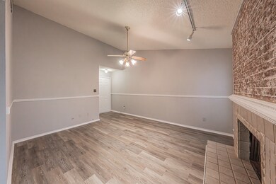 2101 Saint Michaels Dr unit 209, Arlington, TX 76011 - photo 4