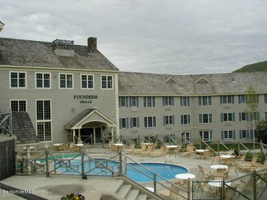 Slopeside Country Inn Pool-summer