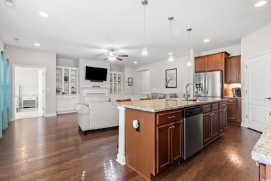 Kitchen with stainless steel appliances, sink, dar