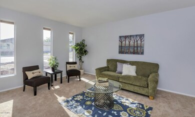 12454 N 36th St-large-005-3-Living Room-