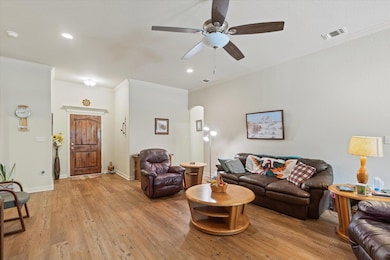 211 Donna Cir, Granbury, TX 76049 - photo 7