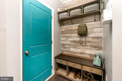 910 Oakfields Ct, Middle River, MD 21220 - photo 4