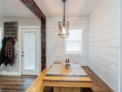 610 1st St S, Newton, IA 50208 - photo 4