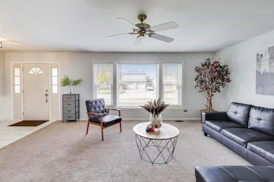 635 Huron Dr, Romeoville, IL 60446 - photo 5