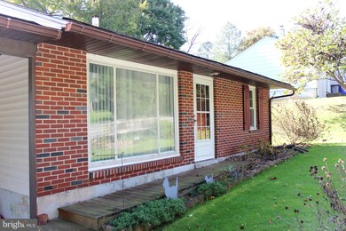 1012 Rick Rd, Reading, PA 19605 - photo 5