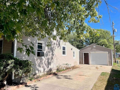 1201 Seneca St, Storm Lake, IA 50588 - photo 2