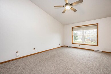 3713 Hawk Ave SW, Cedar Rapids, IA 52404 - photo 7