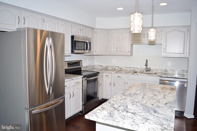 5717 Mayfair Manor Dr, Rockville, MD 20852 - photo 6