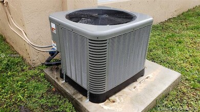 408 E Garden Cove Cir, Davie, FL 33325 - photo 2