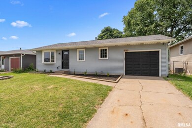 1016 Calvin St, Davenport, IA 52804 - photo 2