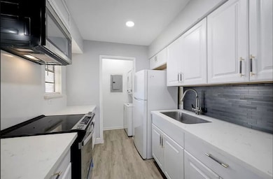 9550 Deering Dr unit 210, Houston, TX 77036 - photo 2