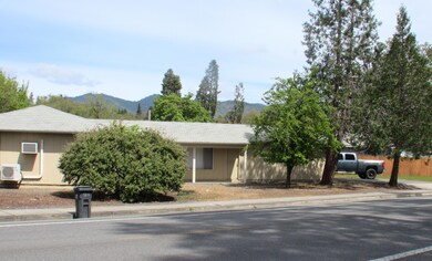 1212 SW G St, Grants Pass, OR 97526 - photo 4
