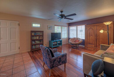 2214 Cambridge Living Rm