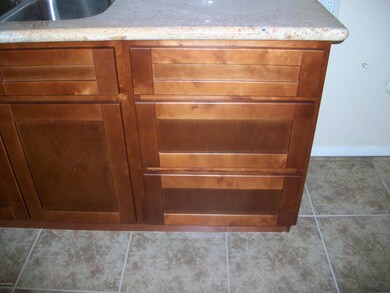 10907 N Connecticut Kitchen 7