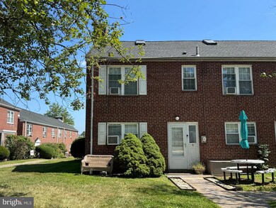 200 Maplewood Dr unit D1, Pottstown, PA 19464 - photo 4