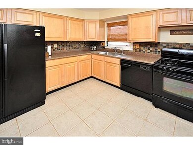 2210 Bowler St, Philadelphia, PA 19115 - photo 3