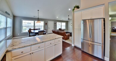 876 Holley Way, Central Point, OR 97502 - photo 4