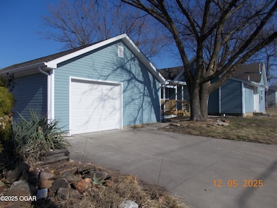 702 N Hall St, Webb City, MO 64870 - photo 4