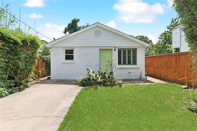 Front of house with Driveway