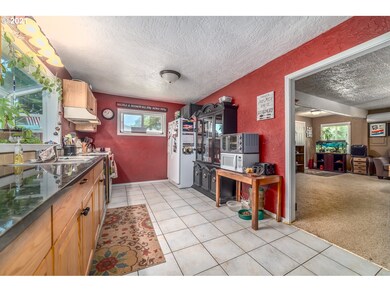 1050 N 5th St, Creswell, OR 97426 - photo 4