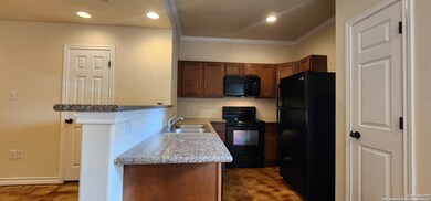 16818 Showdown Path unit 2, Selma, TX 78154 - photo 5