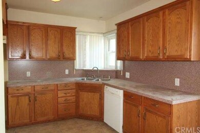 Newer Kitchen: Dishwasher, Fresh paint, new beauti