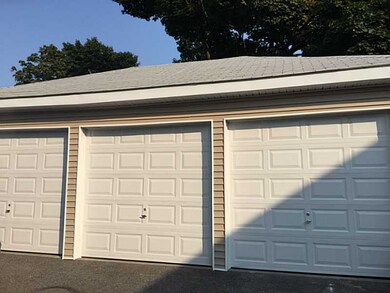 17 Algonquin St, Providence, RI 02907 - photo 2