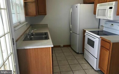 21749 Marigold Cir, Sterling, VA 20164 - photo 4