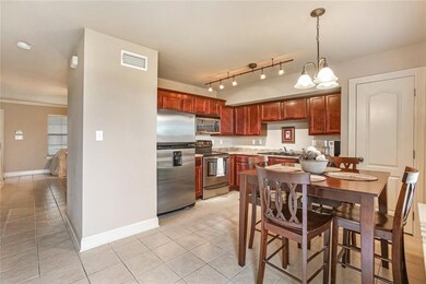 Precious kitchen with stainless steel appliances