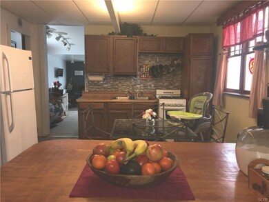 531 Reynolds St, Easton, PA 18042 - photo 4