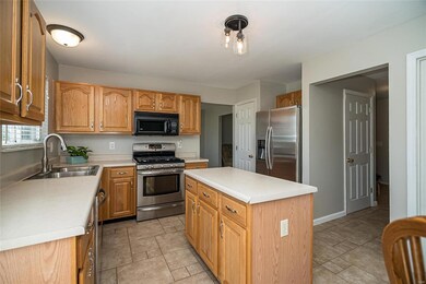 Lots of counter and cabinet space in the kitchen w