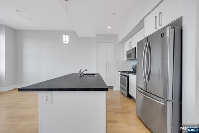 4 Beacon Way unit 800, Jersey City, NJ 07304 - photo 4