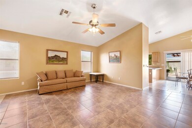 004-10628 E Camino Cir001