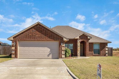 401 N Mountain Meadow Dr, Cache, OK 73527 - photo 2