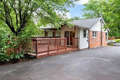 Great West Asheville home 4 minutes from downtown Asheville