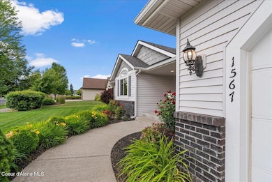 04-Front walkway