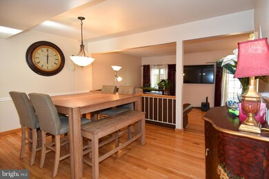 11531 Pine Cone Ct, Reston, VA 20191 - photo 4