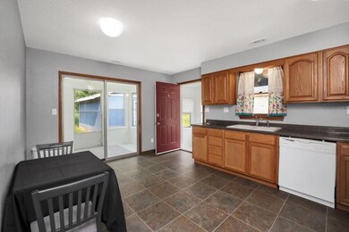 4518 NE 26th St, Des Moines, IA 50317 - photo 7