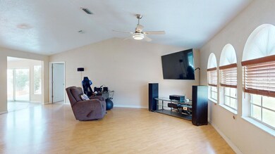 6710 Alazan - Livingroom