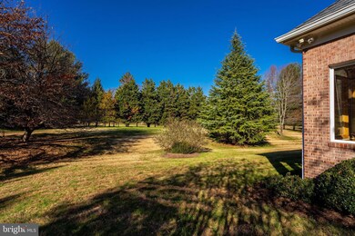 9001 Saunders Ln, Bethesda, MD 20817 - photo 3