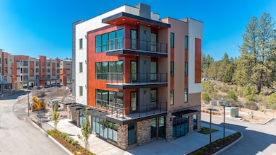 1140 SW Mount Bachelor Dr unit 301, Bend, OR 97702 - photo 2