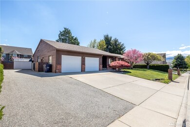 1011 N Fairview Place, East Wenatchee, WA 98802 - photo 2