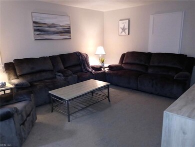 254 Hurdle Dr unit B, Chesapeake, VA 23322 - photo 6