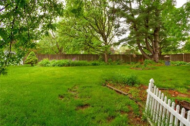 2510 54th St, Des Moines, IA 50310 - photo 3